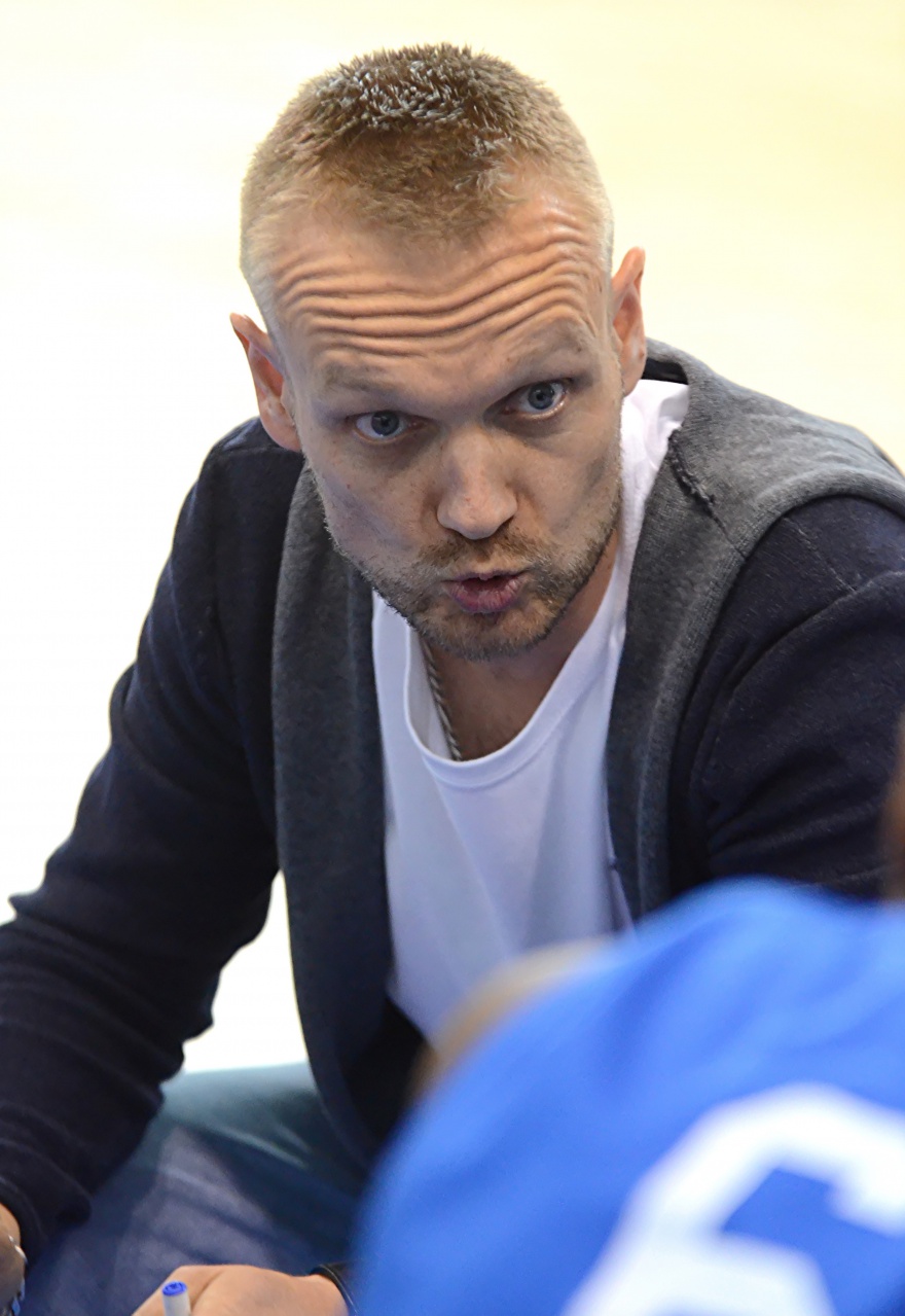 Coach_Damien_Leroux_F