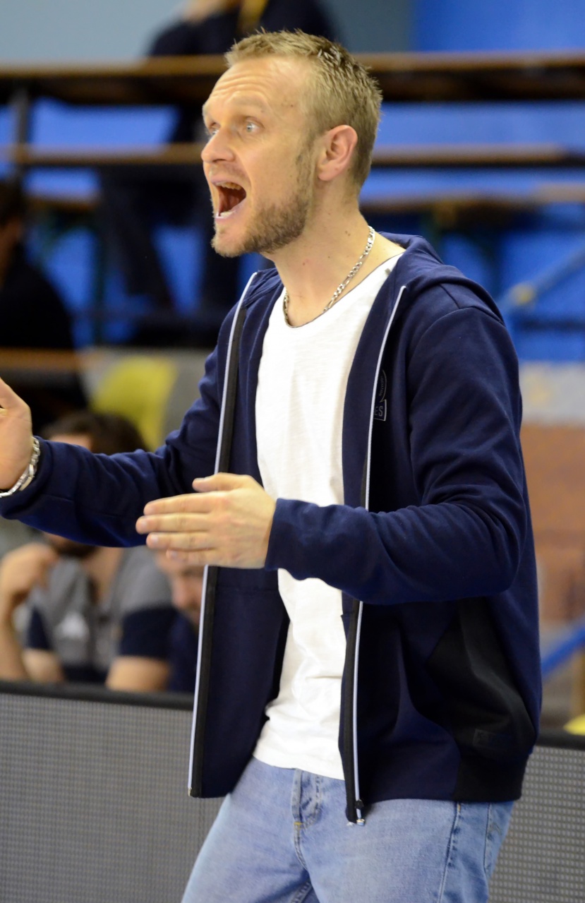 0_Coach_Damien_Leroux_F