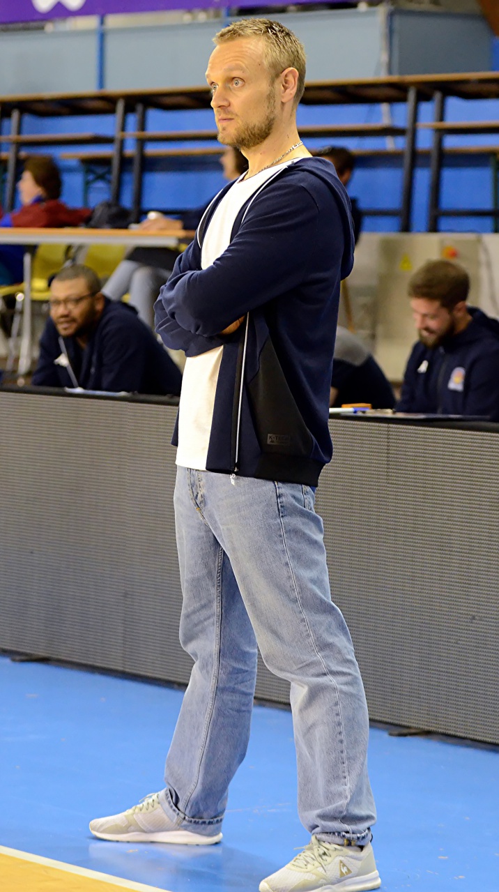 Coach_Damien_Leroux_F