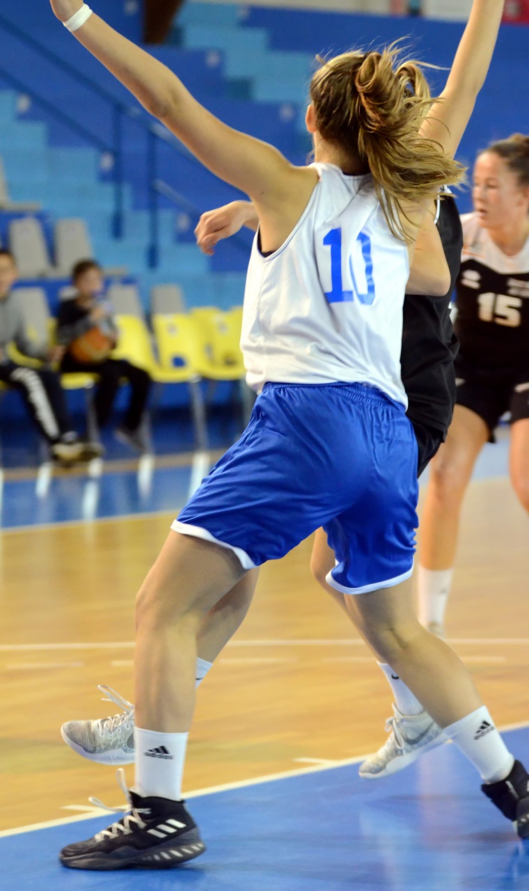 1_Romane_Opposition_F